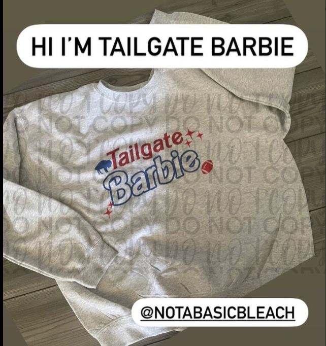 TAILGATE BARBIEE CREWNECK IN GREY