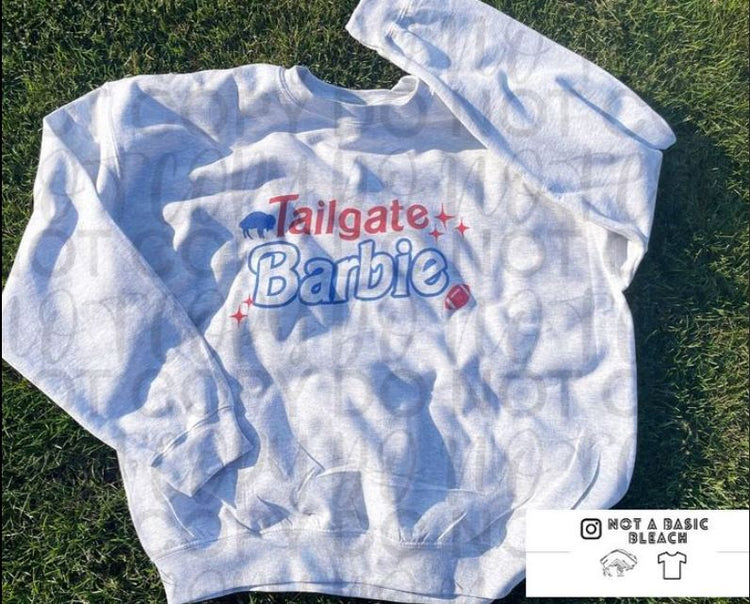 TAILGATE BARBIEE CREWNECK IN GREY